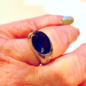 Deep Purple Amethyst Crystal on Silvertone band Fashion Ring Size 10